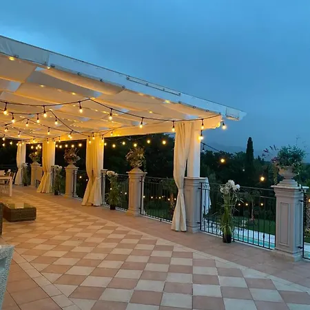 Villa Le Torri Couette-café